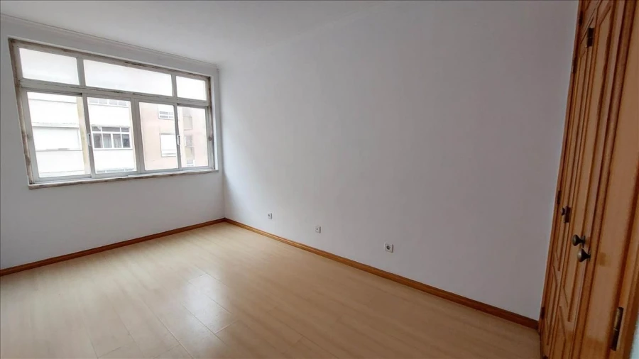 Apartamento T2 para Venda em Rio de Mouro Foto 11