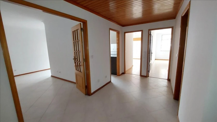 Apartamento T2 para Venda em Rio de Mouro Foto 2