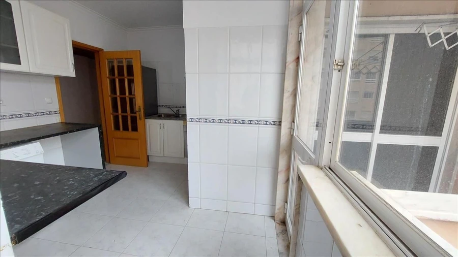 Apartamento T2 para Venda em Rio de Mouro Foto 7