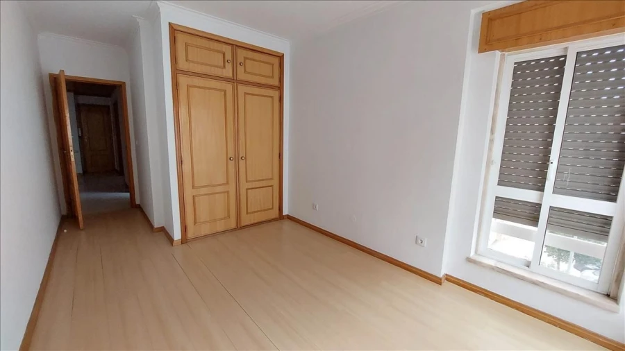 Apartamento T2 para Venda em Rio de Mouro Foto 8