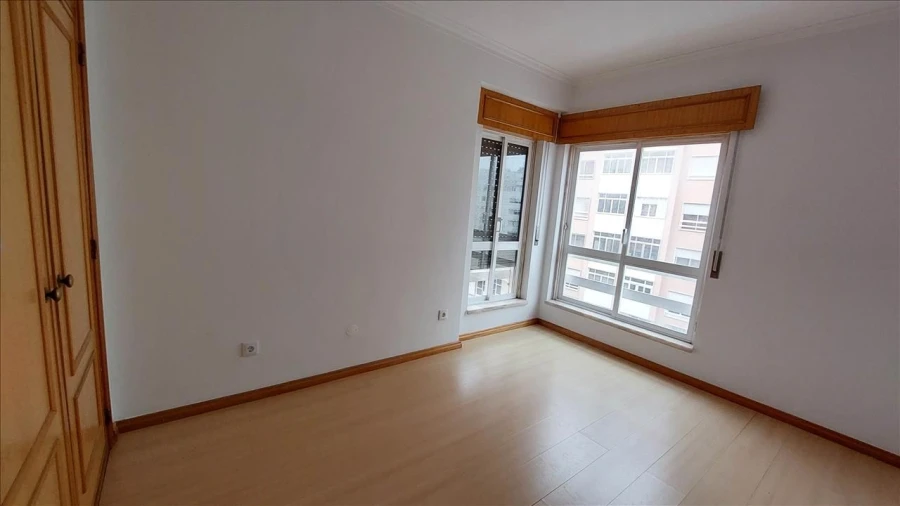 Apartamento T2 para Venda em Rio de Mouro Foto 9