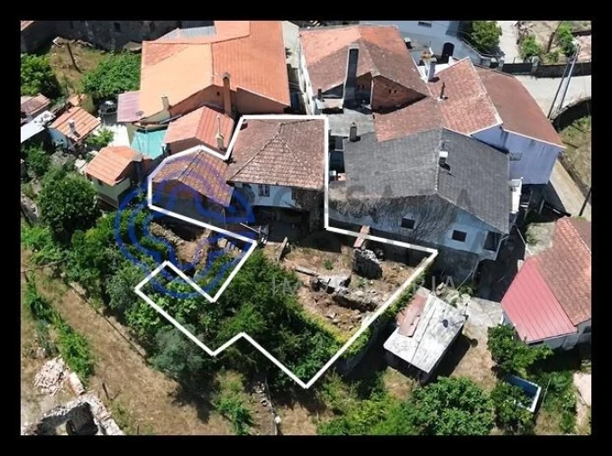 Moradia T3 para Venda em São Miguel do Mato Foto 1