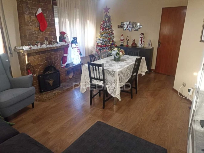 Moradia T5 para Venda em Rio Tinto Foto 3