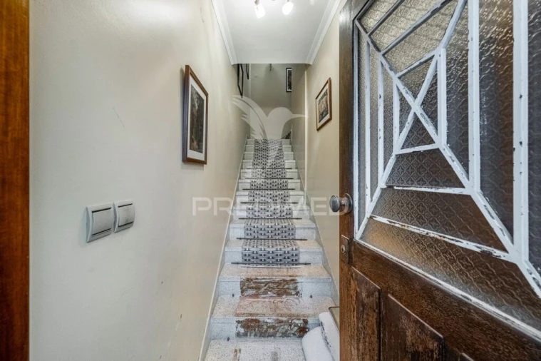 Moradia T5 para Venda em Rio Tinto Foto 2