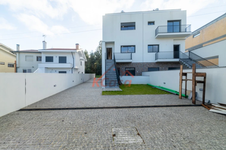 Moradia T3 para Venda em Alfena Foto 30