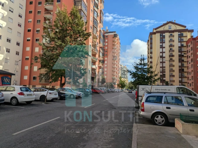 Apartamento T2 para Venda em Algueirão-Mem Martins Foto 2