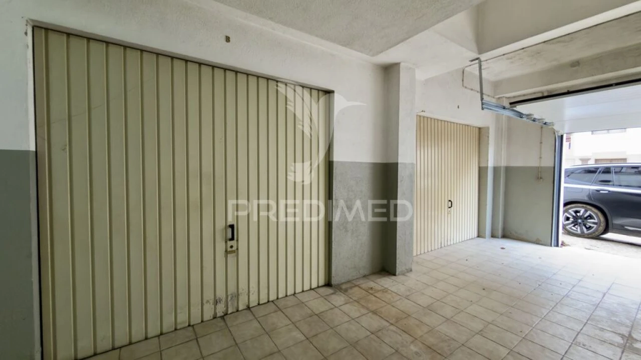 Garagem para Venda em Almada, Cova da Piedade, Pragal e Cacilhas Foto 4