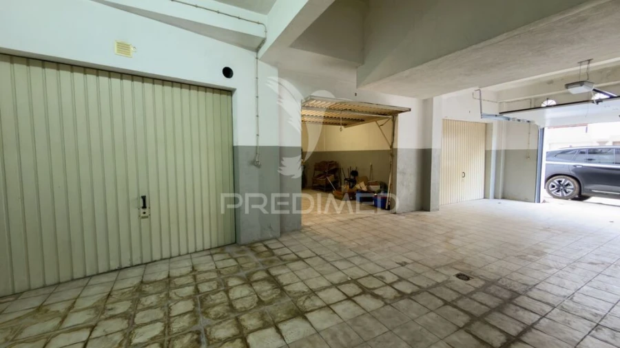 Garagem para Venda em Almada, Cova da Piedade, Pragal e Cacilhas Foto 5