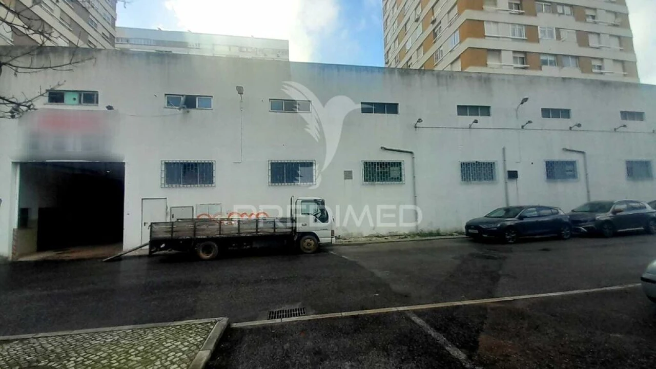 Armazém para Arrendamento em Moscavide e Portela Foto 1