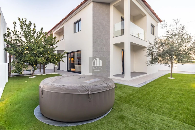 Moradia T4 para Venda em Quinta do Conde Foto 12