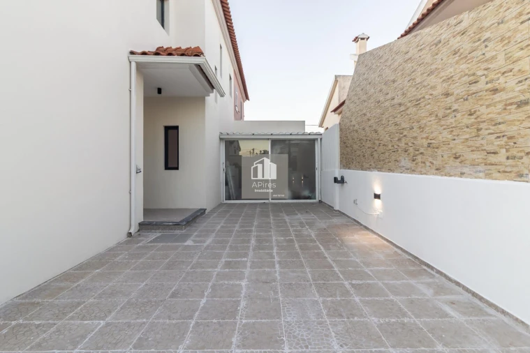 Moradia T4 para Venda em Quinta do Conde Foto 4