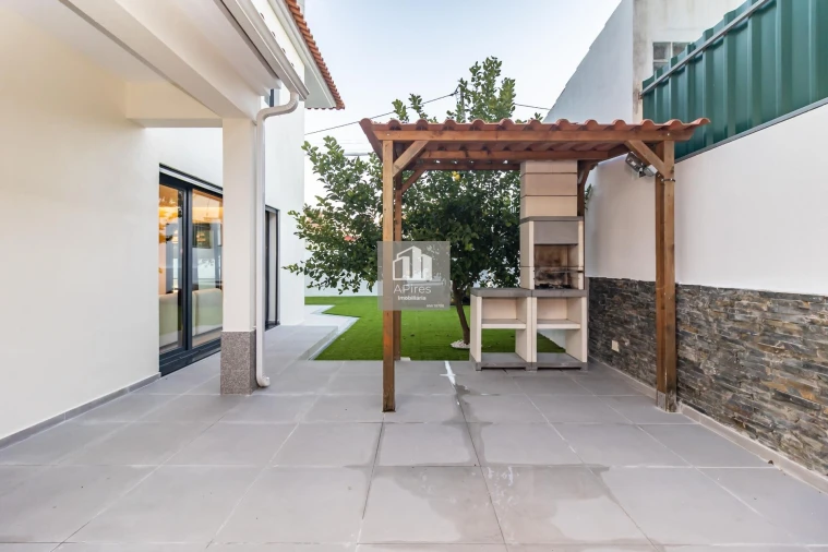 Moradia T4 para Venda em Quinta do Conde Foto 14