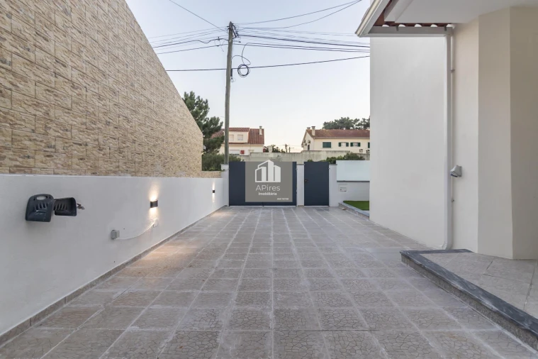 Moradia T4 para Venda em Quinta do Conde Foto 6