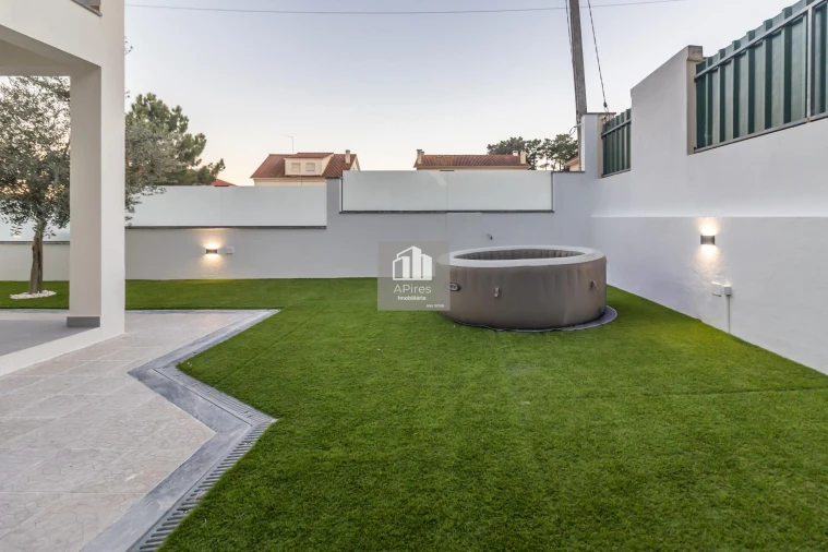 Moradia T4 para Venda em Quinta do Conde Foto 17