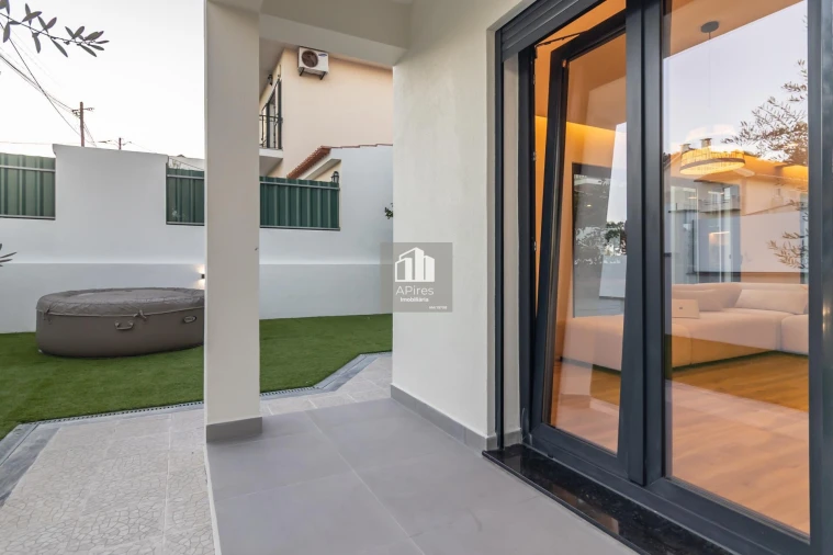 Moradia T4 para Venda em Quinta do Conde Foto 9