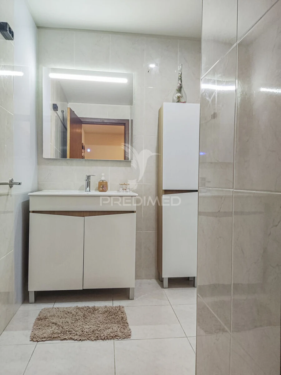 Apartamento T2 para Venda em Azurem Foto 15