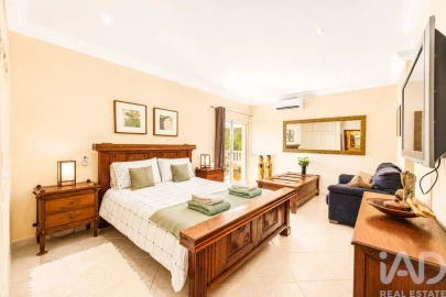Quinta T4 para Venda em Santa Barbara de Nexe
