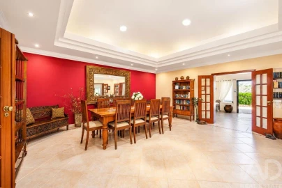 Quinta T4 para Venda em Santa Barbara de Nexe