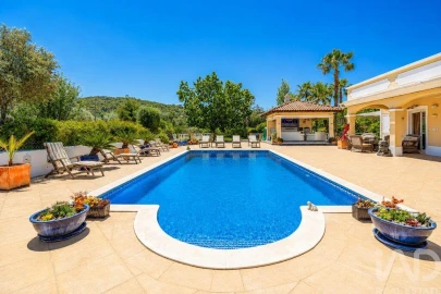 Quinta T4 para Venda em Santa Barbara de Nexe