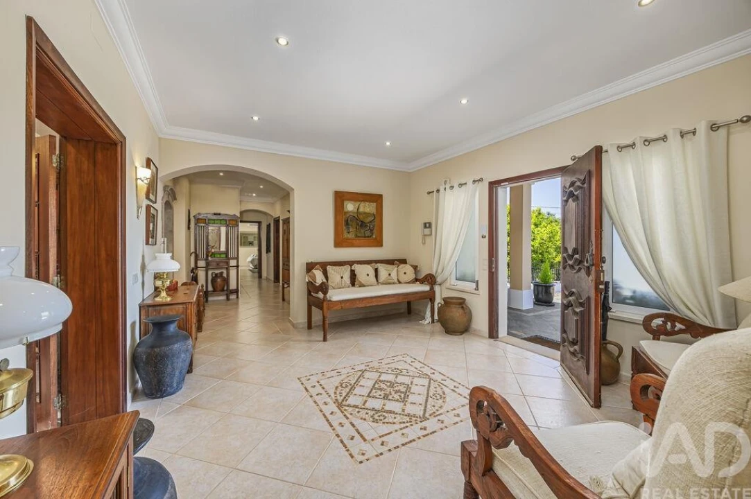 Quinta T4 para Venda em Santa Barbara de Nexe Foto 18