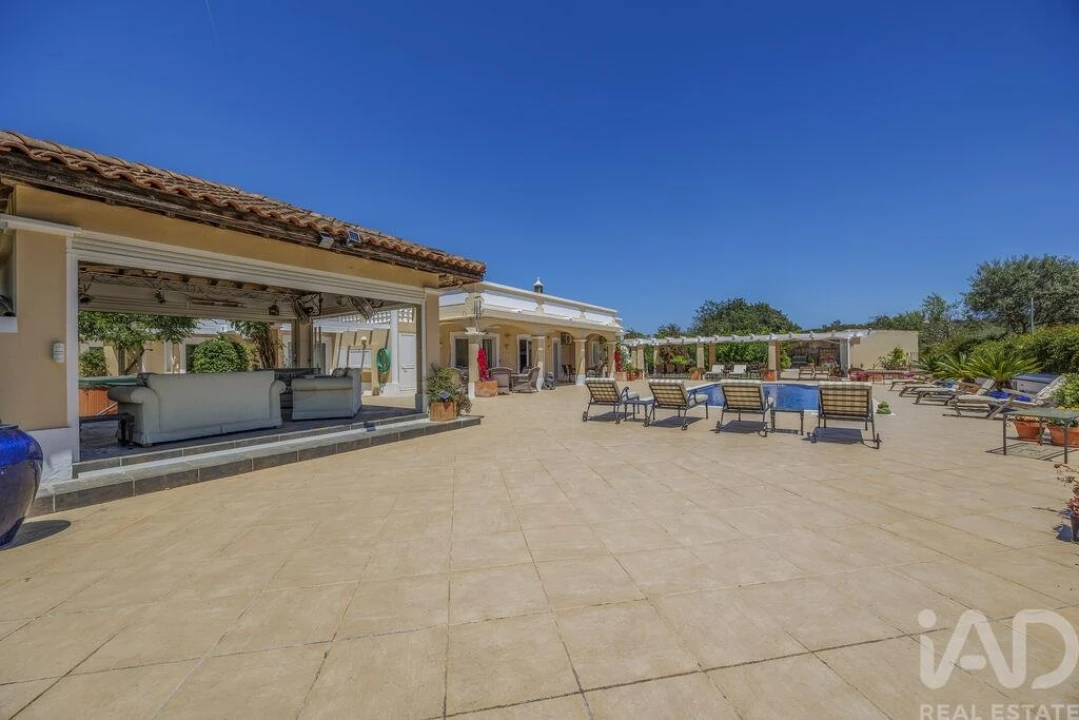 Quinta T4 para Venda em Santa Barbara de Nexe Foto 39