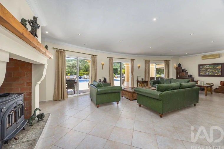 Quinta T4 para Venda em Santa Barbara de Nexe Foto 4