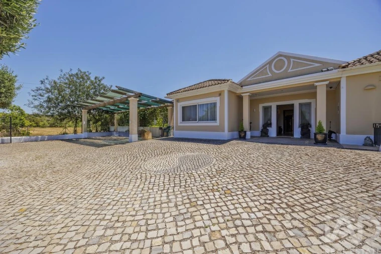 Quinta T4 para Venda em Santa Barbara de Nexe Foto 37