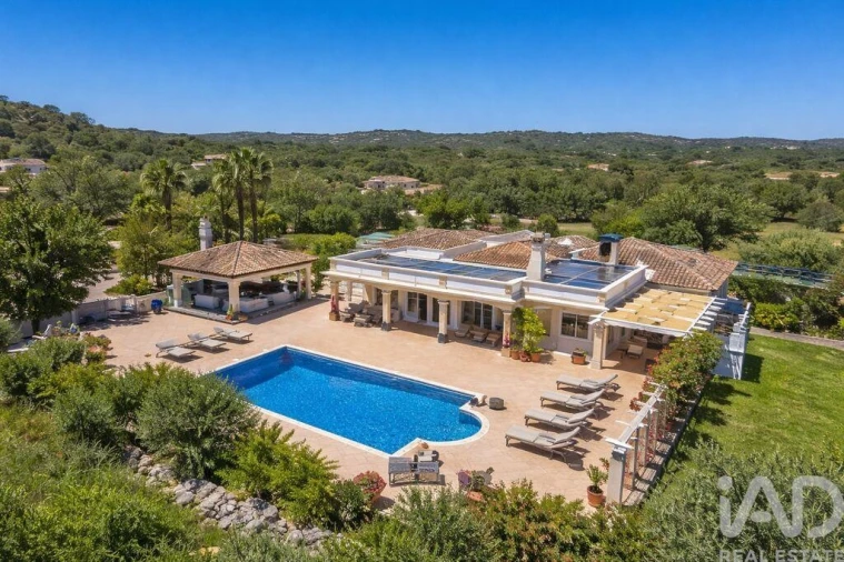 Quinta T4 para Venda em Santa Barbara de Nexe