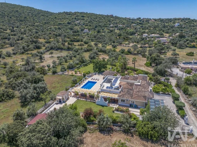 Quinta T4 para Venda em Santa Barbara de Nexe Foto 30