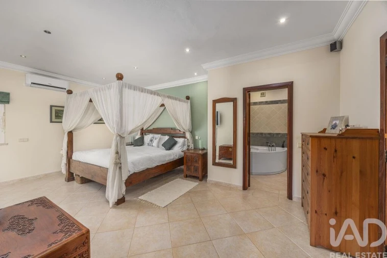 Quinta T4 para Venda em Santa Barbara de Nexe Foto 14