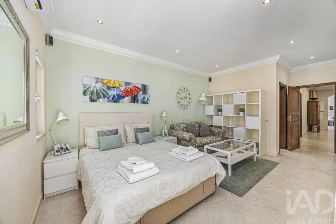 Quinta T4 para Venda em Santa Barbara de Nexe Foto 23