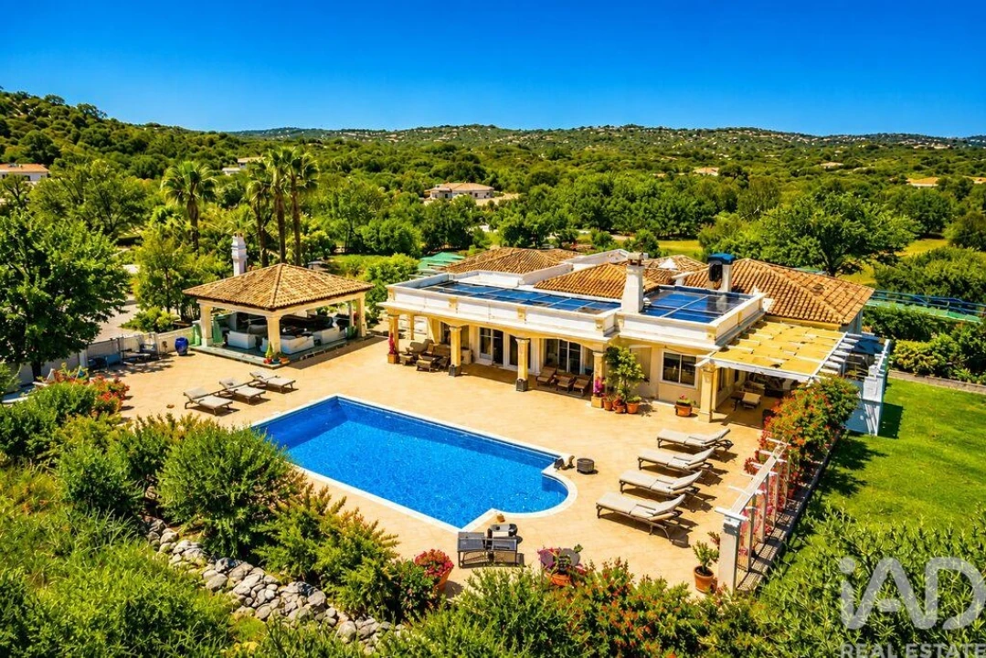 Quinta T4 para Venda em Santa Barbara de Nexe Foto 1