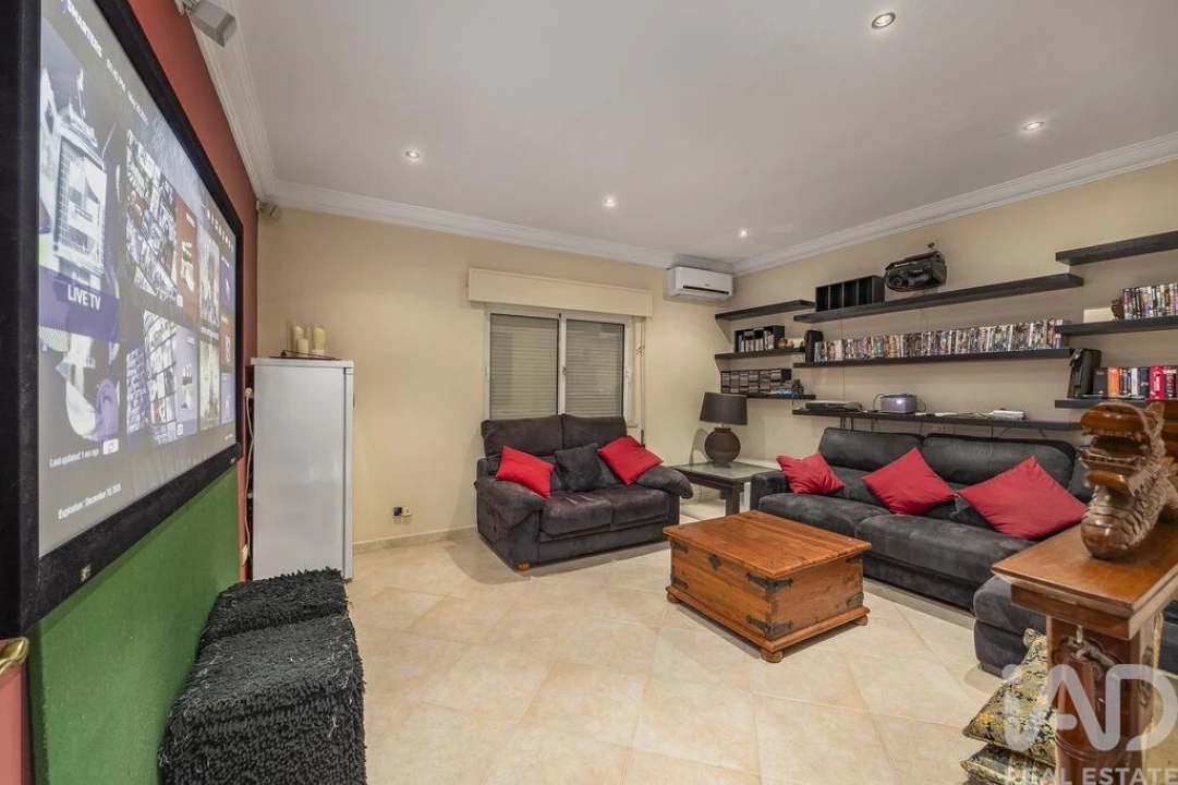 Quinta T4 para Venda em Santa Barbara de Nexe Foto 11