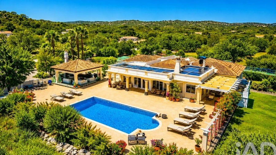 Quinta T4 para Venda em Santa Barbara de Nexe