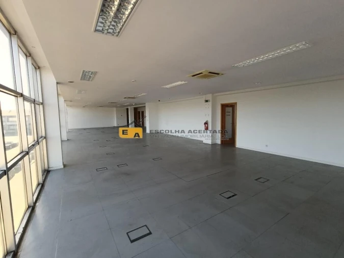 Escritório para Venda em Moreira Foto 4