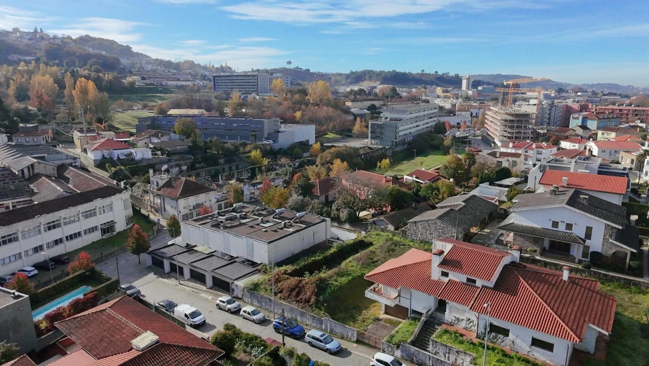 Terreno para Venda em Oliveira, São Paio e São Sebastião Foto 3