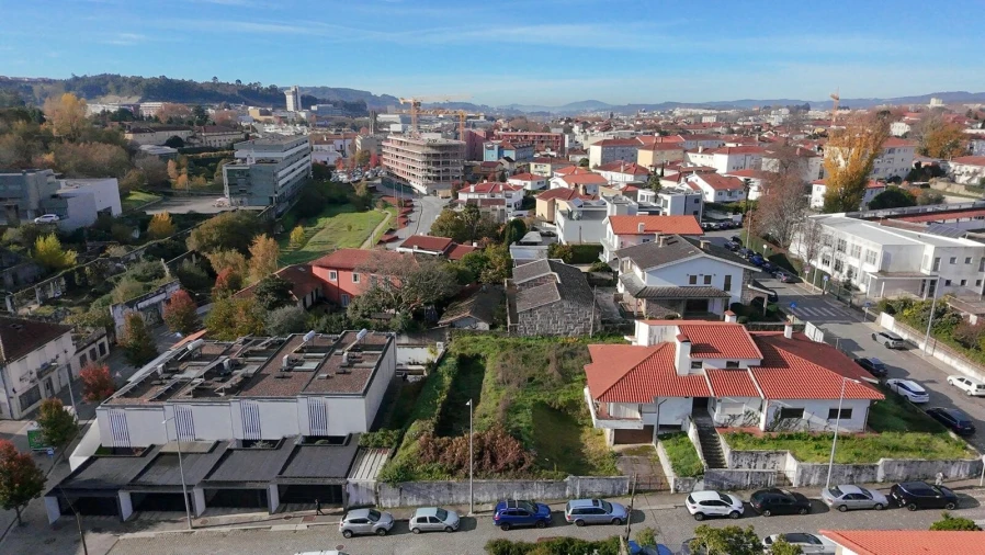 Terreno para Venda em Oliveira, São Paio e São Sebastião Foto 4