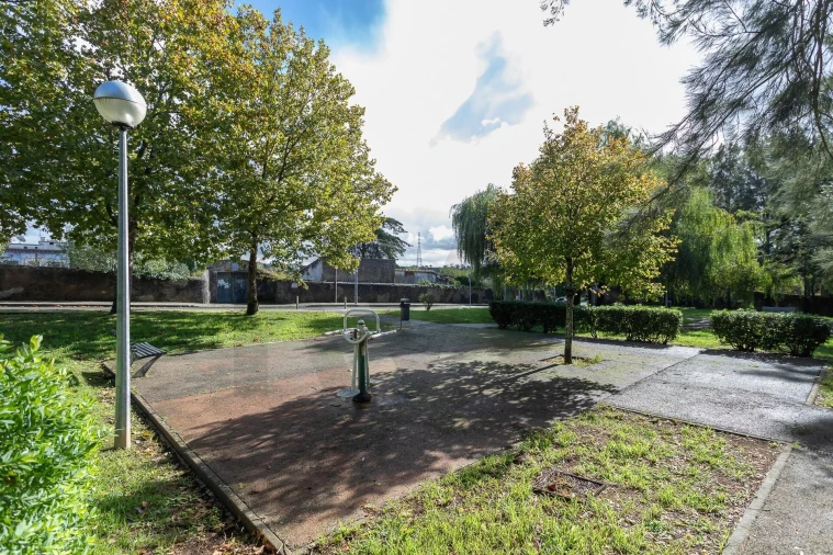 Apartamento T2 para Venda em Queluz e Belas Foto 35