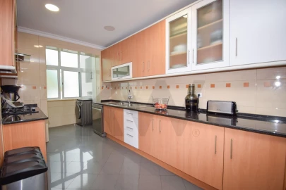 Apartamento T5 para Venda em Penha de França