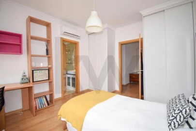 Apartamento T5 para Venda em Penha de França