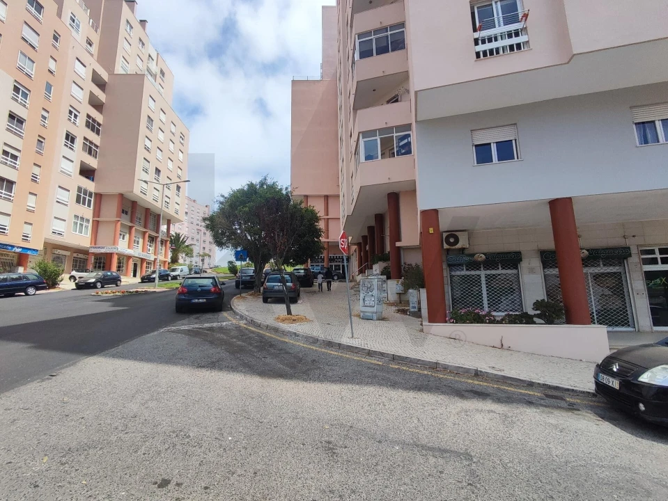 Loja para Venda em Rio de Mouro Foto 19