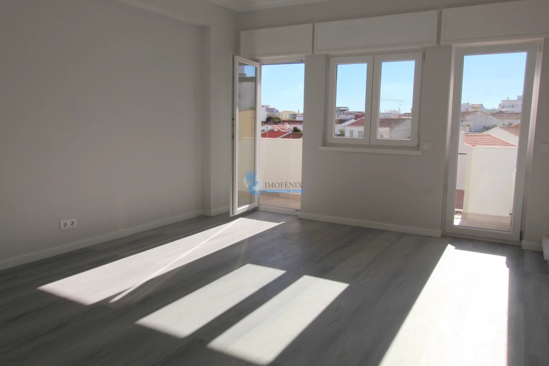 Apartamento T3 para Venda em Portimão Foto 3