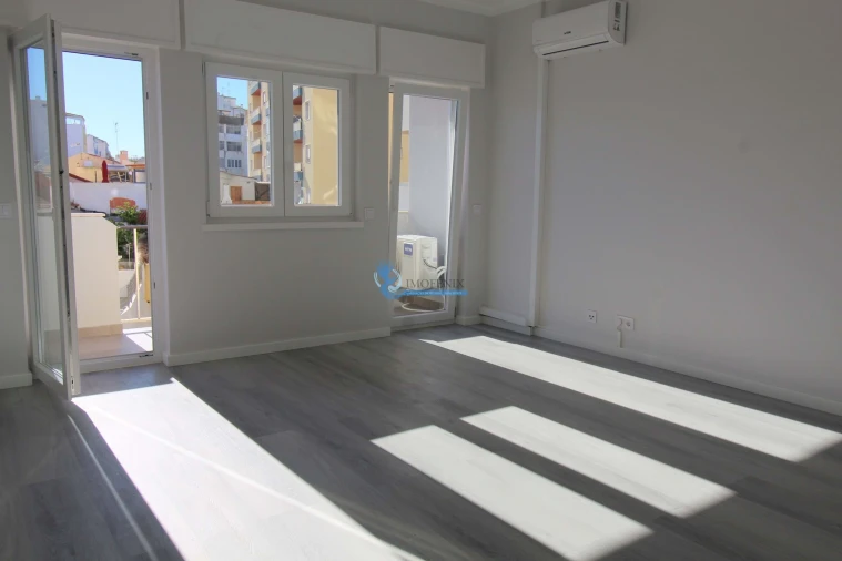 Apartamento T3 para Venda em Portimão Foto 4