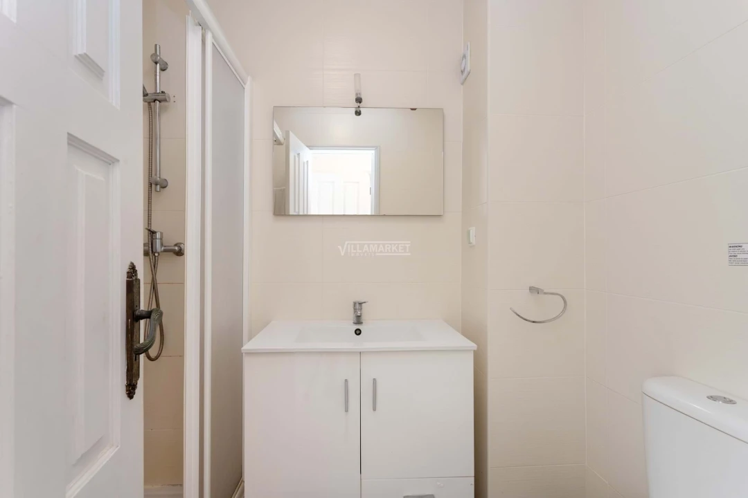 Apartamento T2 para Venda em Quarteira Foto 9