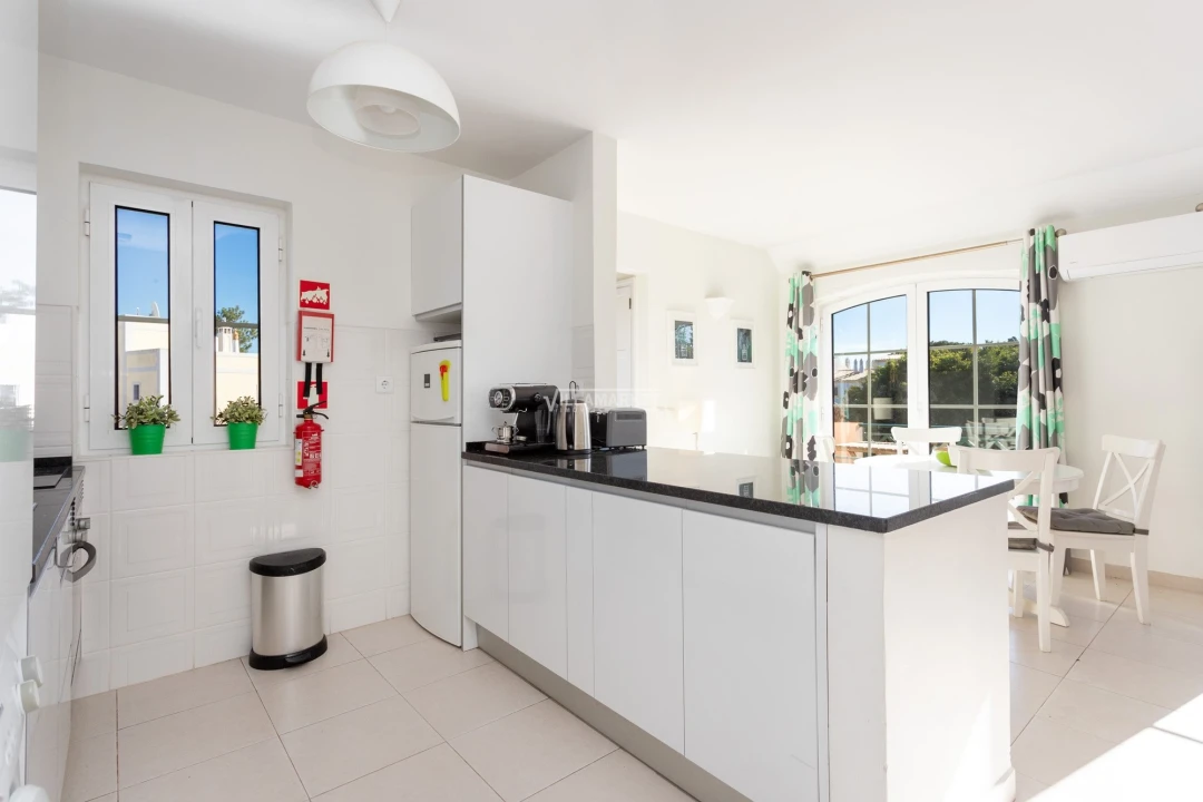 Apartamento T2 para Venda em Quarteira Foto 4