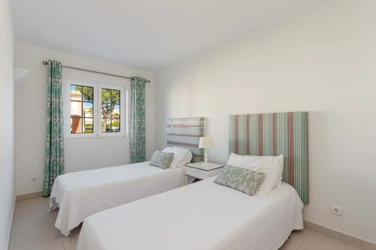 Apartamento T2 para Venda em Quarteira Foto 11