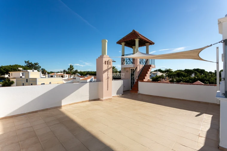 Apartamento T2 para Venda em Quarteira Foto 16