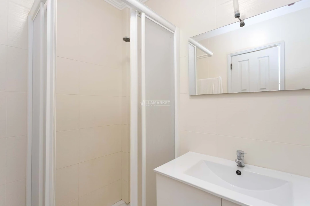Apartamento T2 para Venda em Quarteira Foto 13