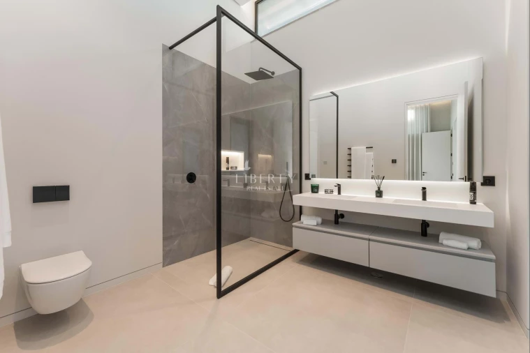 Moradia T8 para Venda em Almancil Foto 28