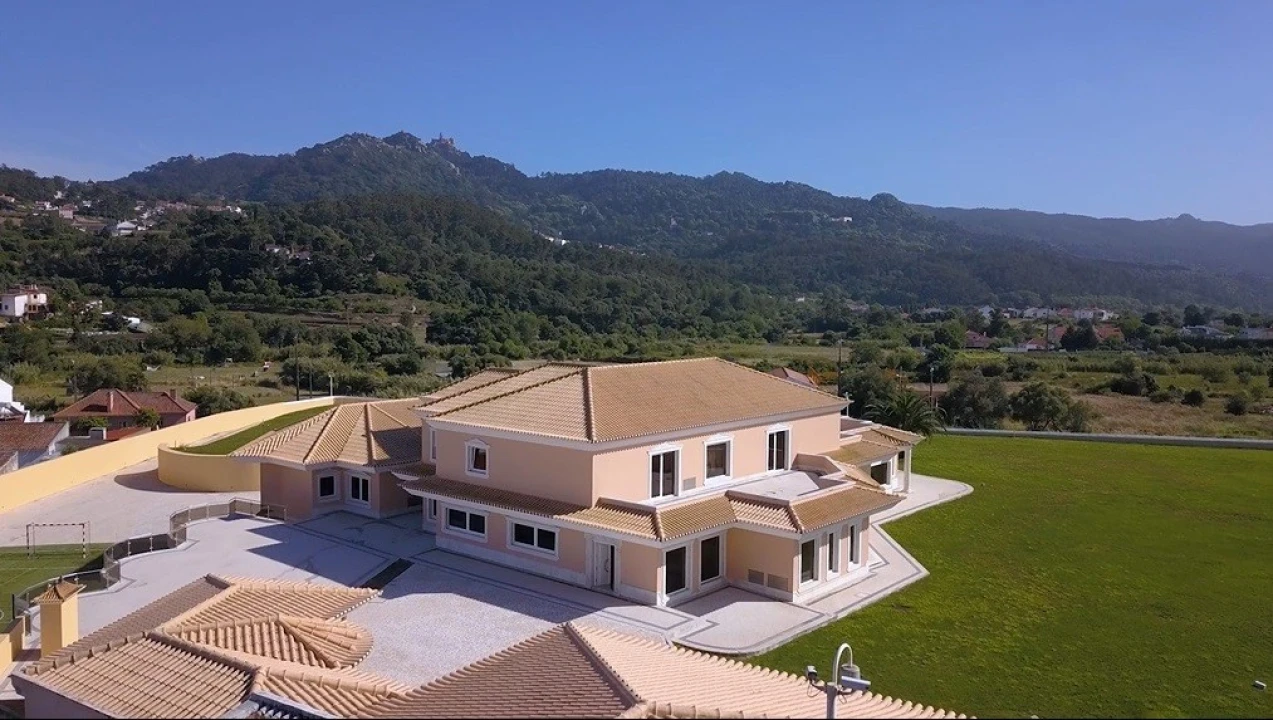 Moradia T5 para Venda em Agualva e Mira-Sintra Foto 1